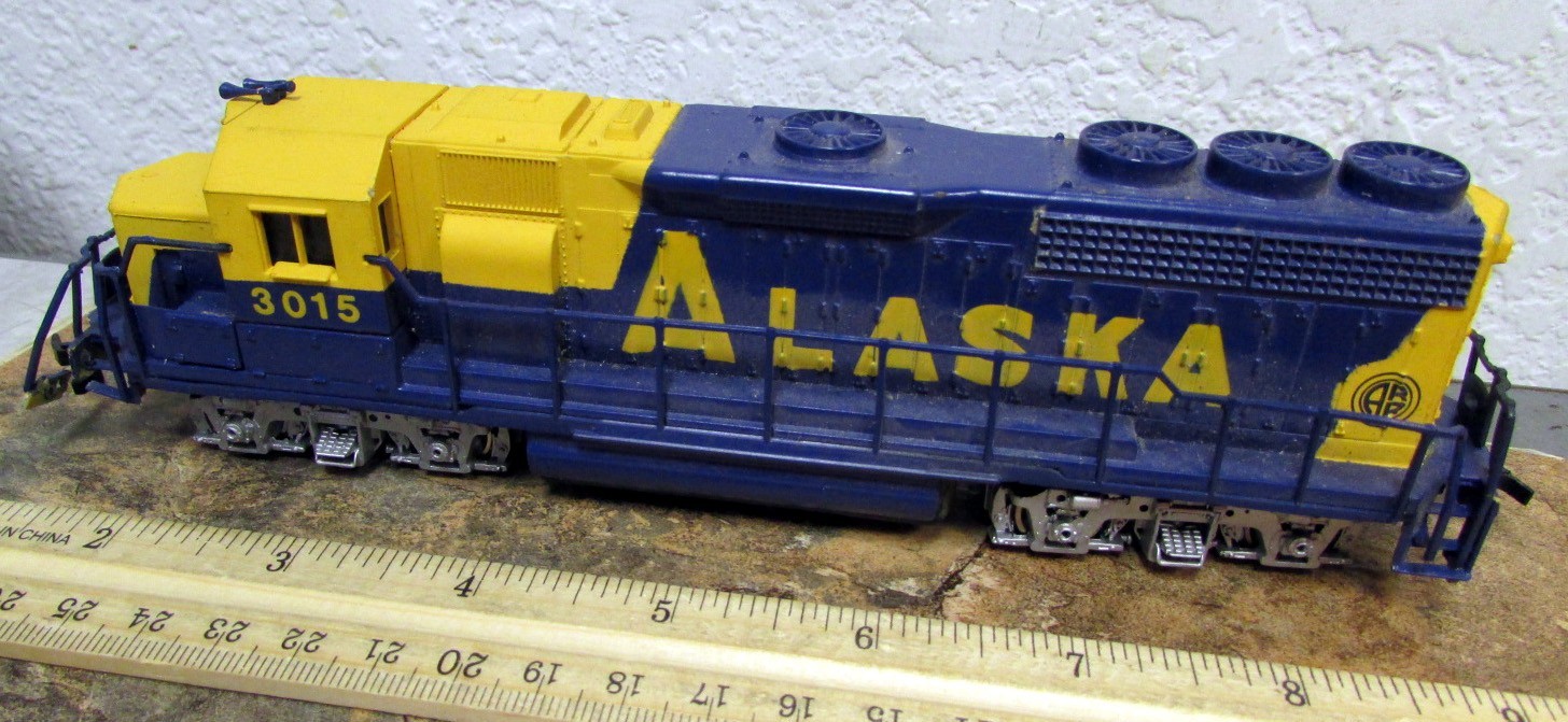vintage alaska Railroad model train 3015 locomotive bachmann, great decor train