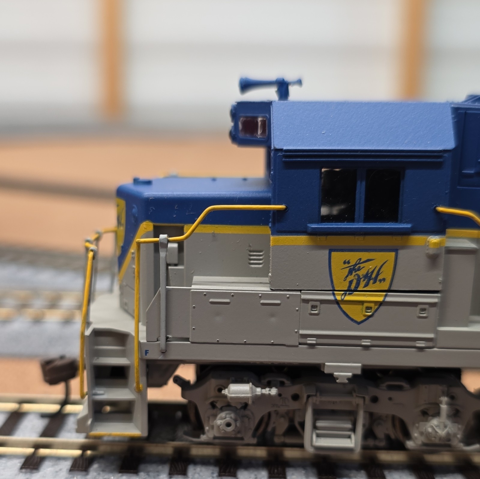 Athearn HO EMD GP38-2 Delaware & Hudson #7308 Diesel Locomotive DC Analog 04647