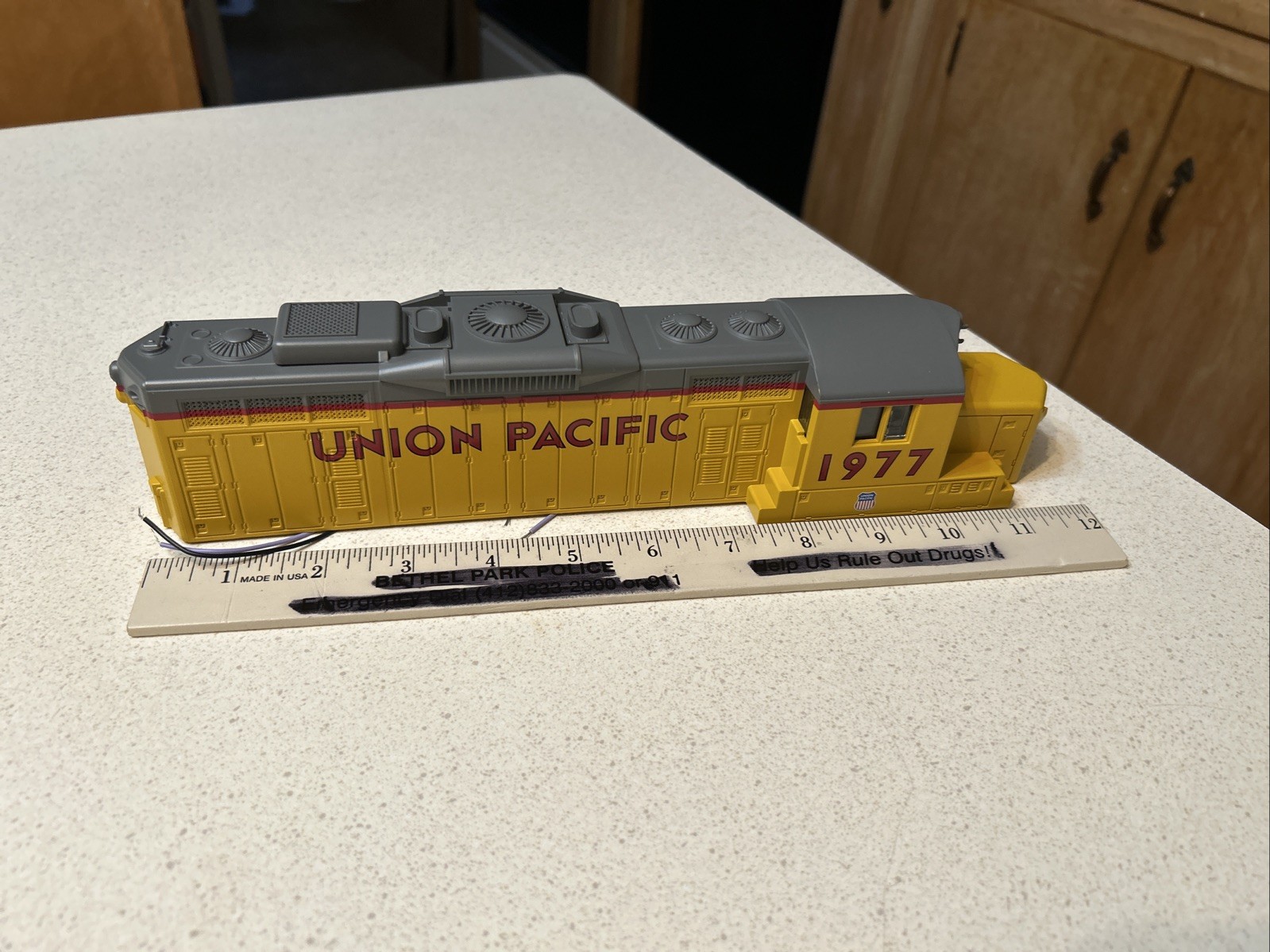 Lionel Union Pacific O Gauge Yellow And Gray Diesel # 1977 Shell Only Lighted