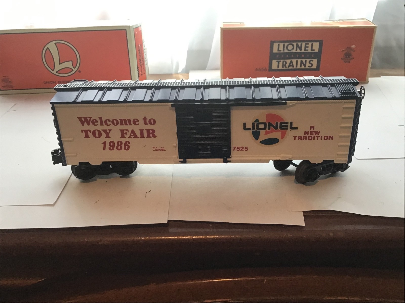 Lionel Postwar O-27 8302 SOUTHERN Steamer plus tender and 3 cars