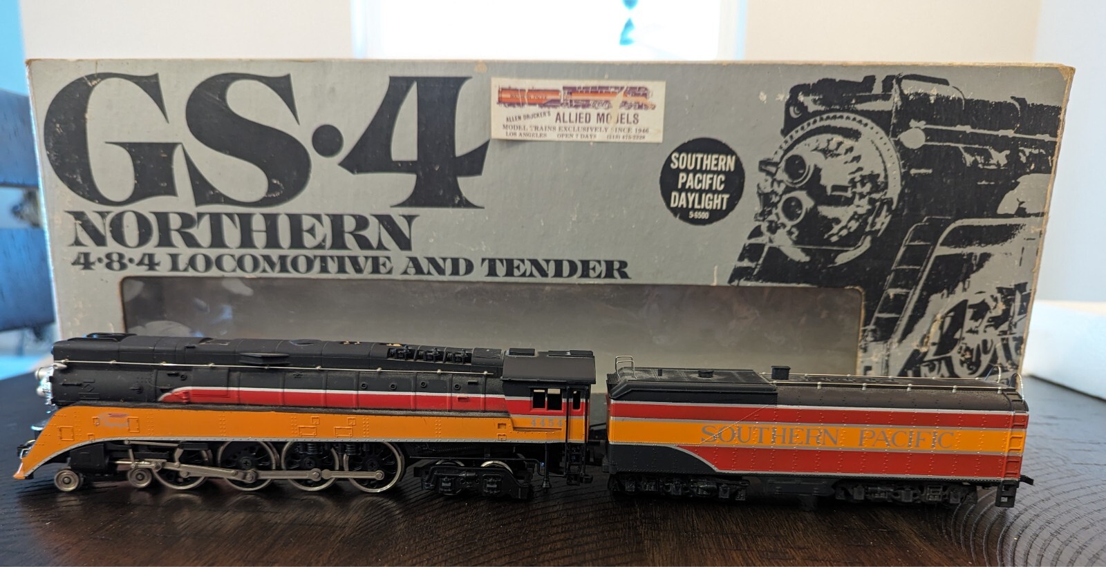 Lionel HO GS4 Northern 484 Southern Pacific Daylight 5-6500 plus Observation Car