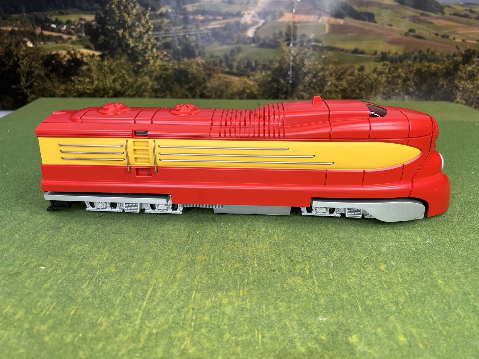 LIONEL PHANTOM II RED PRATT’S HOLLOW DIESEL W/RAILSOUNDS 6-18859 RARE NIB C-9