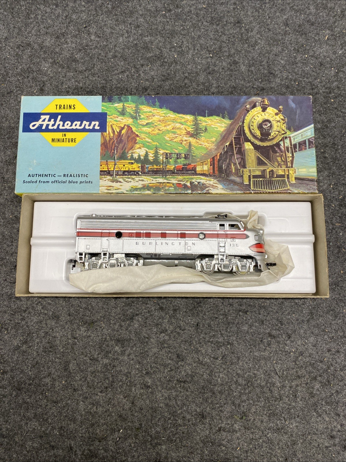 Athearn 3211 CB&Q F7A Super-geared Diesel Yellow Box R-T-R Diesel (AT050226-01)
