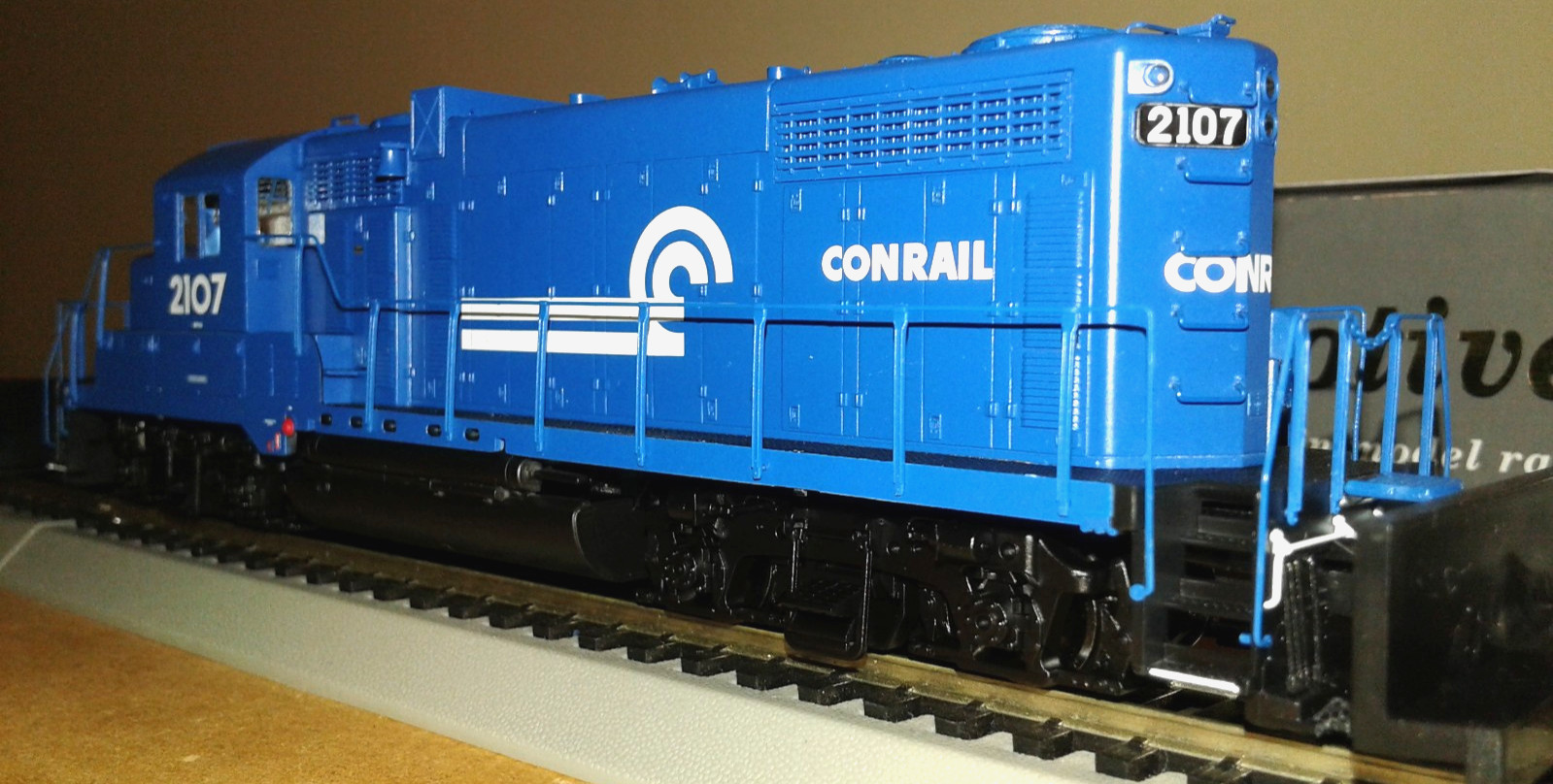 HO SCALE WALTHERS PROTO 2000 EMD GP20 CONRAIL #2107 920-48555