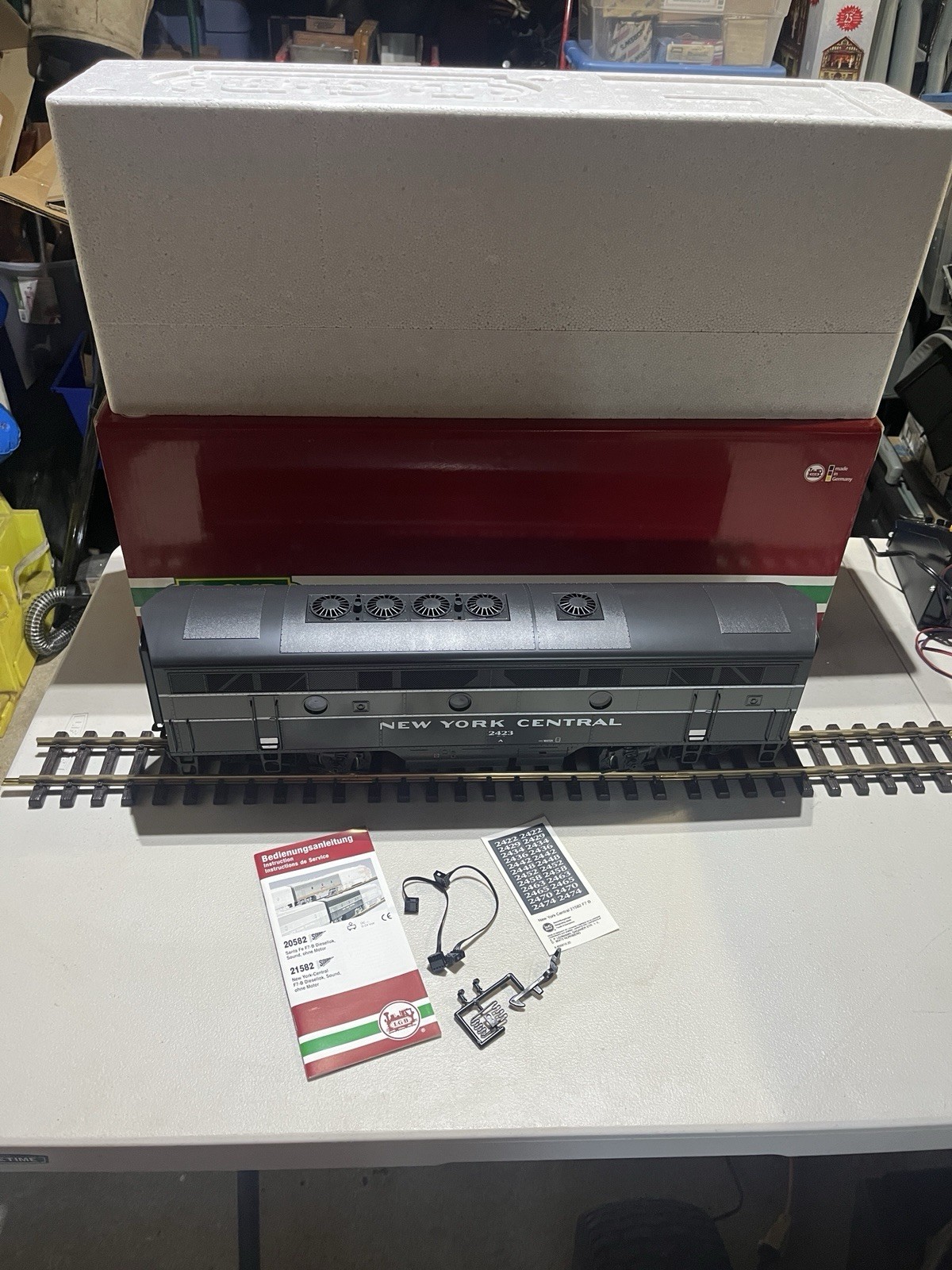 LGB 21582 G Scale NYC F7 B Unit Non-Powered Diesel Locomotive with Sound #2423