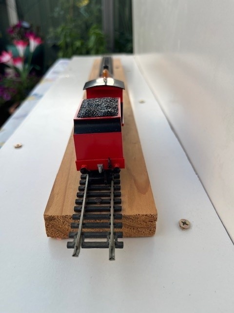 DCC FITTED Bachmann Thomas & Friends – James The Red Engine With Moving Eyes