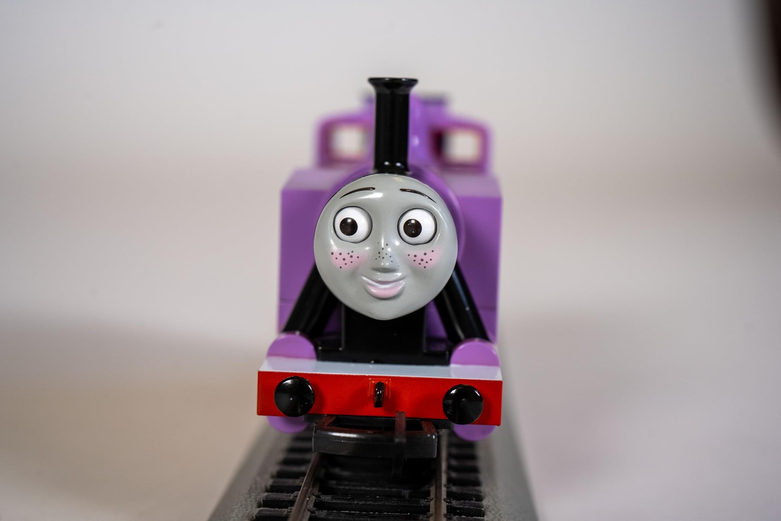 Bachmann HO Gauge Thomas the Tank Engine Rosie 28-58816 Steam Locomotive Model,