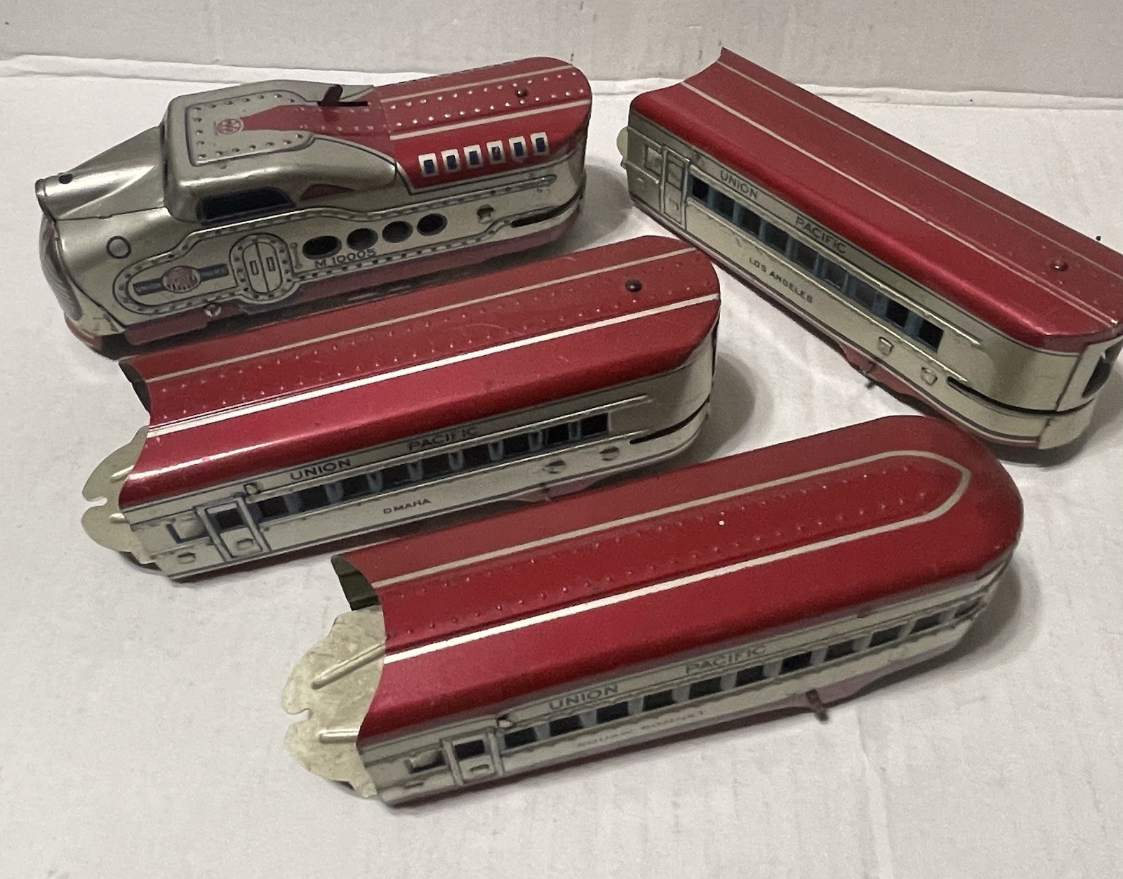 1950-MARX UNION PACIFIC M10005 LITHO TIN TOY TRAIN SET-LOCOMOTVE & 3 CARS