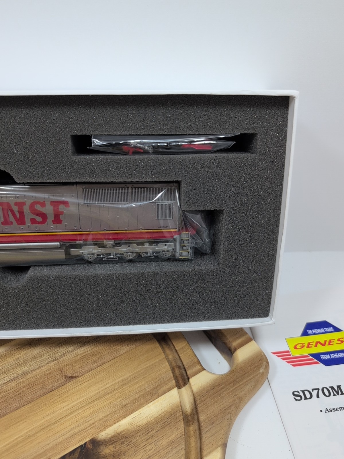 HO Scale , Athearn Genesis ,BNSF , SD75M, Diesel Engine , DC Only ! RD# 8251