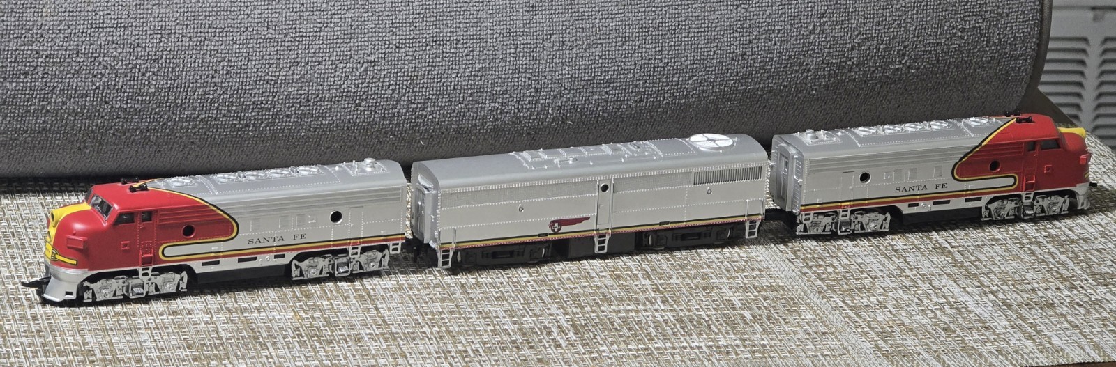 Vintage Santa Fe Warbonnet Train Set 2 Diesel Locomotives +Roco Made in Austria
