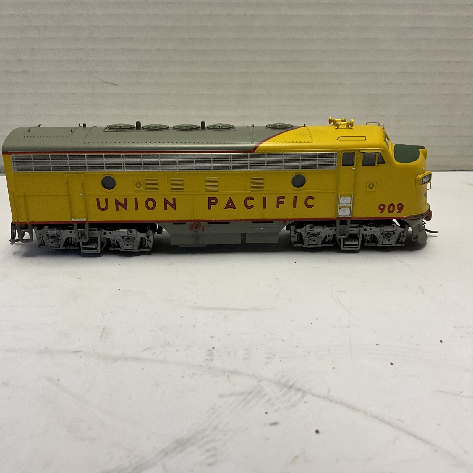 STEWART / KATO # 909 Union Pacific F7A Powered Locomotive HO Scale Tested