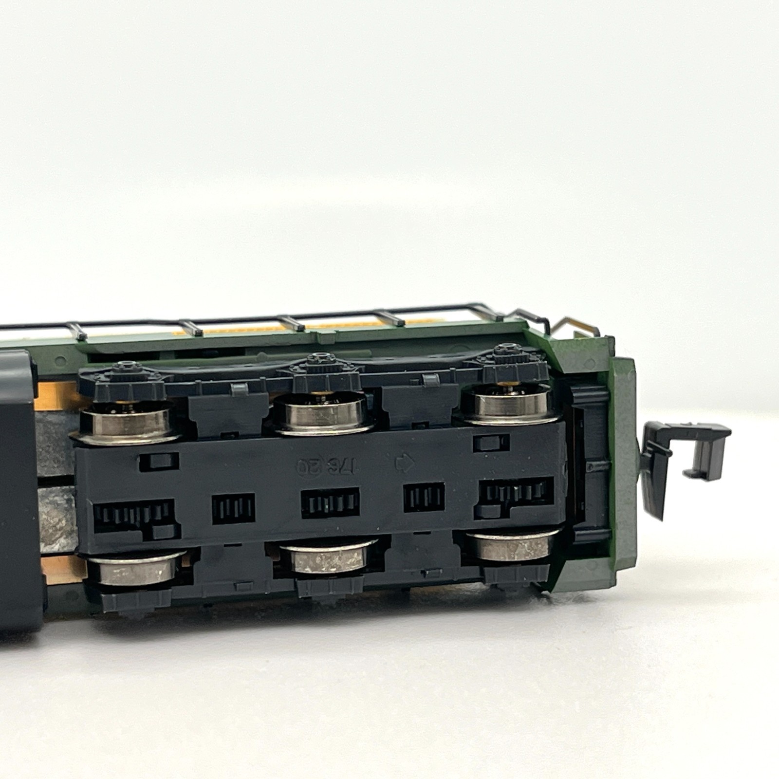Kato N Scale 176-3115 Reading Bee Line EMD SD45 Diesel Locomotive 7602 Std DC