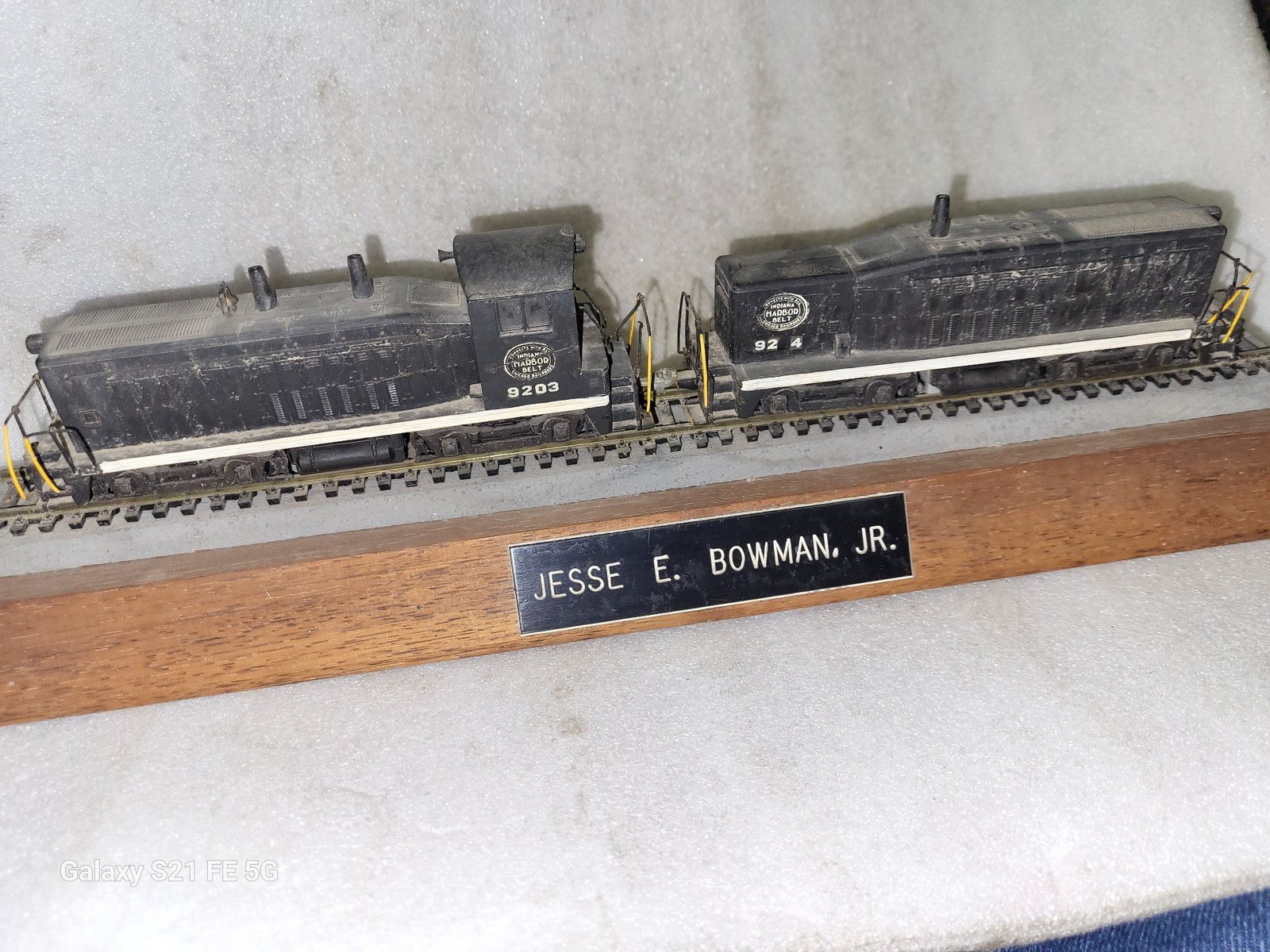IHB Indiana Harbor Belt Railroad HO Switcher & Calf Locomotive Display