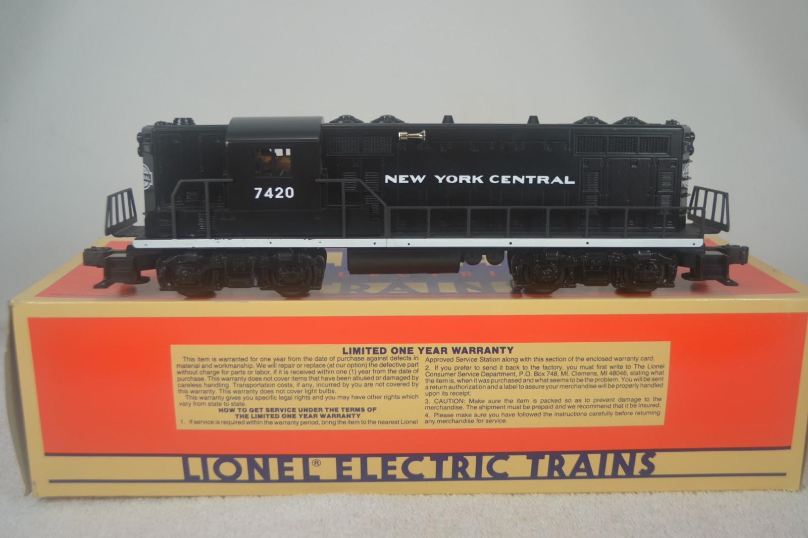 LIONEL 6-18513 NEW YORK CENTRAL GP-7 DIESEL, MINT-BOXED
