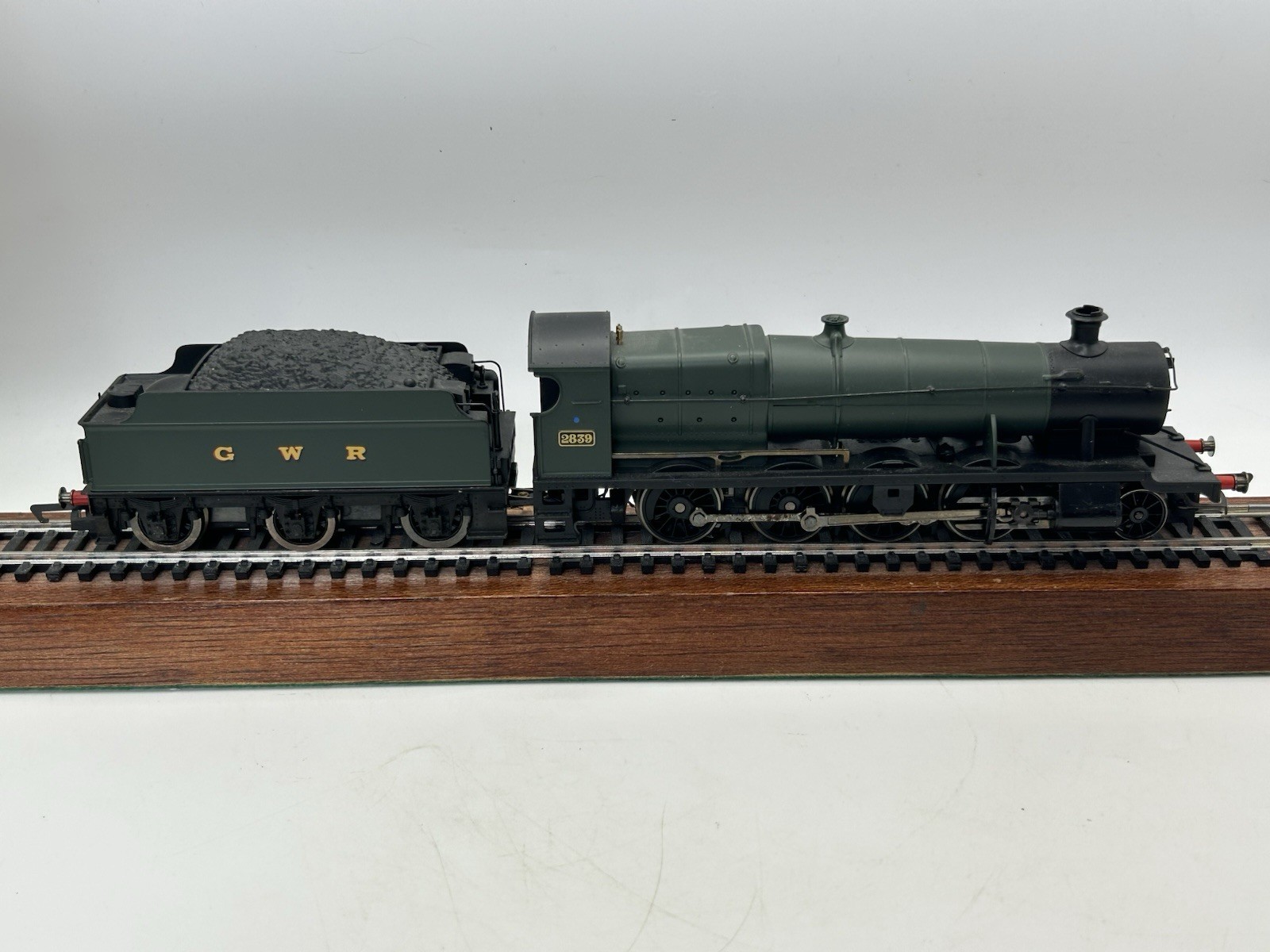 OO Hornby R2153B GWR Class 2800 2-8-0 Steam Locomotive – (EX BOXED)