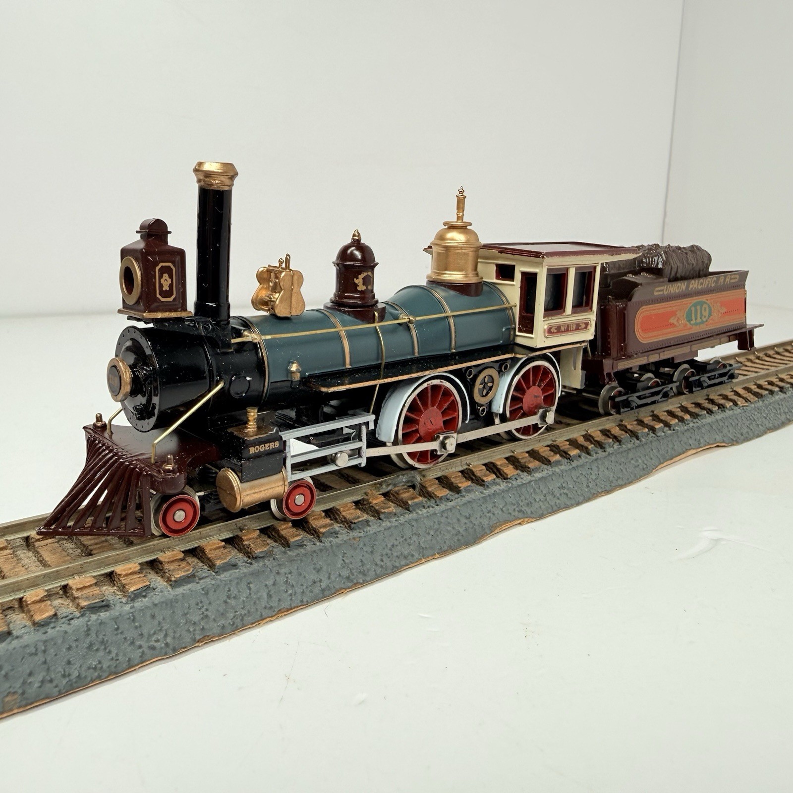 HO Scale Bachmann 4-4-0 Union Pacific American Steam Locomotive & Tender #51101