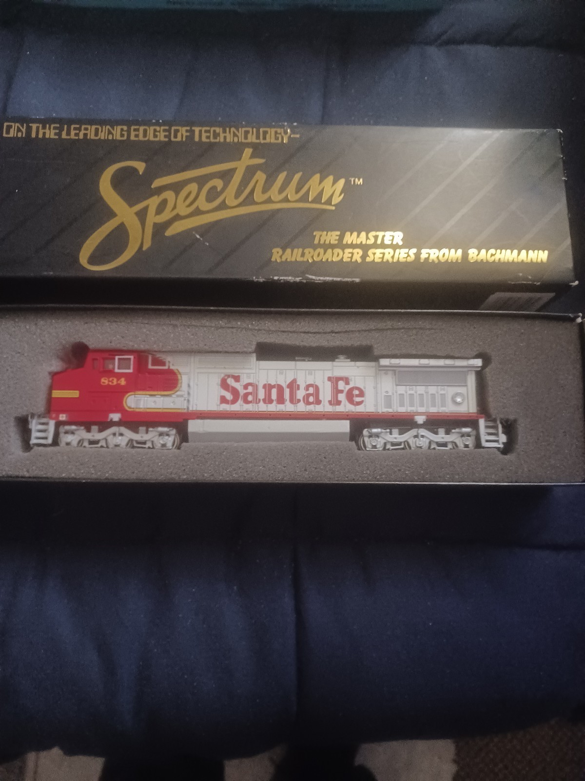 Bachmann Spectrum Ho Scale GE Dash 8-40CW Locomotive Santa Fe