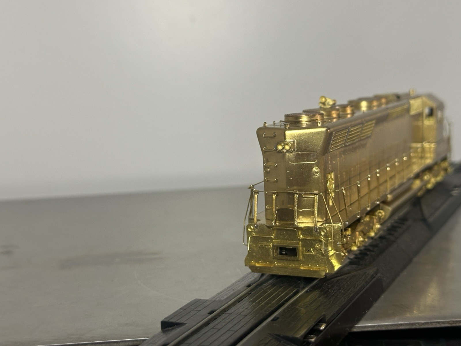 HO Brass KMT Japan EMD SD45 Diesel Locomotive –Unpainted-Runs-The Train Shop Box