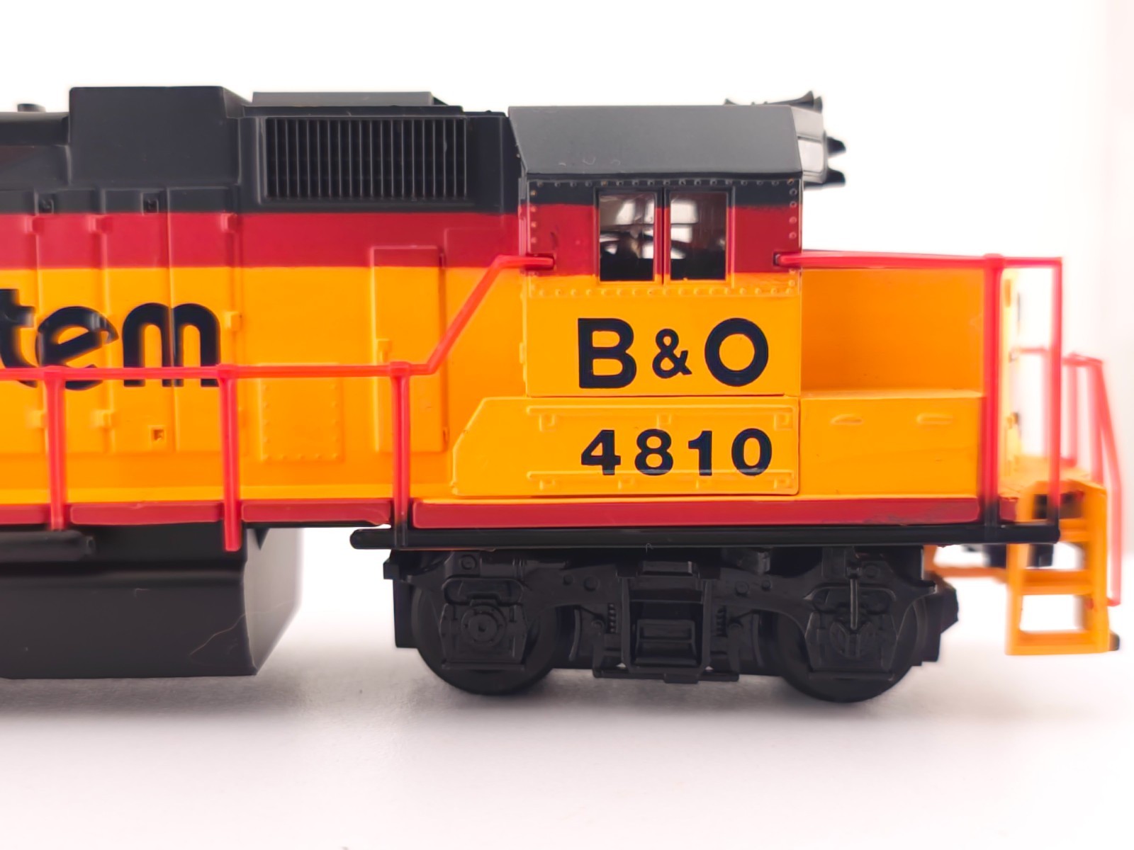READ Life Like HO Scale 21604 Chessie System GP38 Low Nose Diesel Locomotive Set