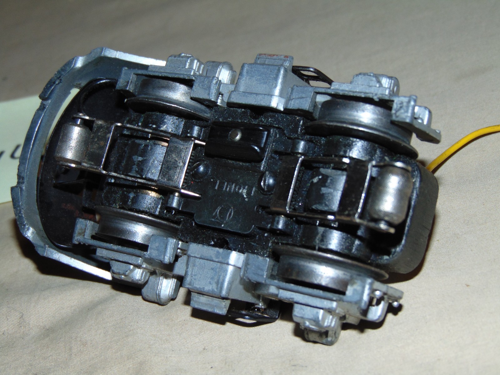 LIONEL 2353 – 2355 F-3 FRONT POWER TRUCK WITH MAGNATRACTION N146