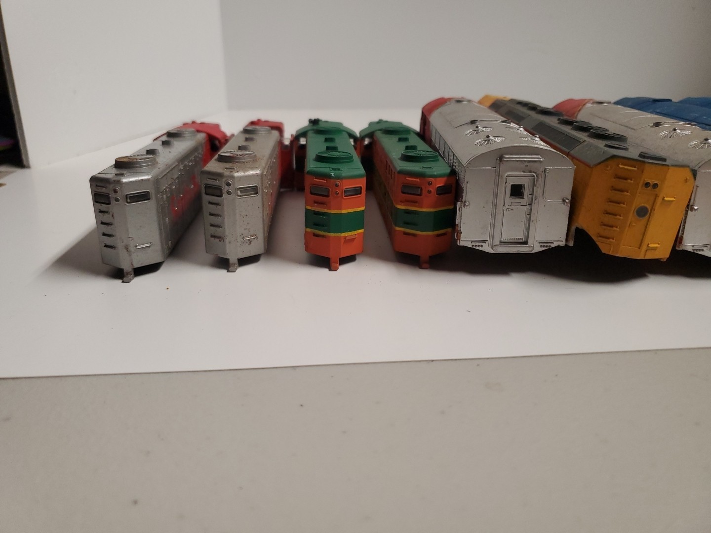 HO Scale UNBRANDED DIESEL CON RAIL SANTA FE UNION SHELL ONLY MIXED Lot Of 15 Bx1