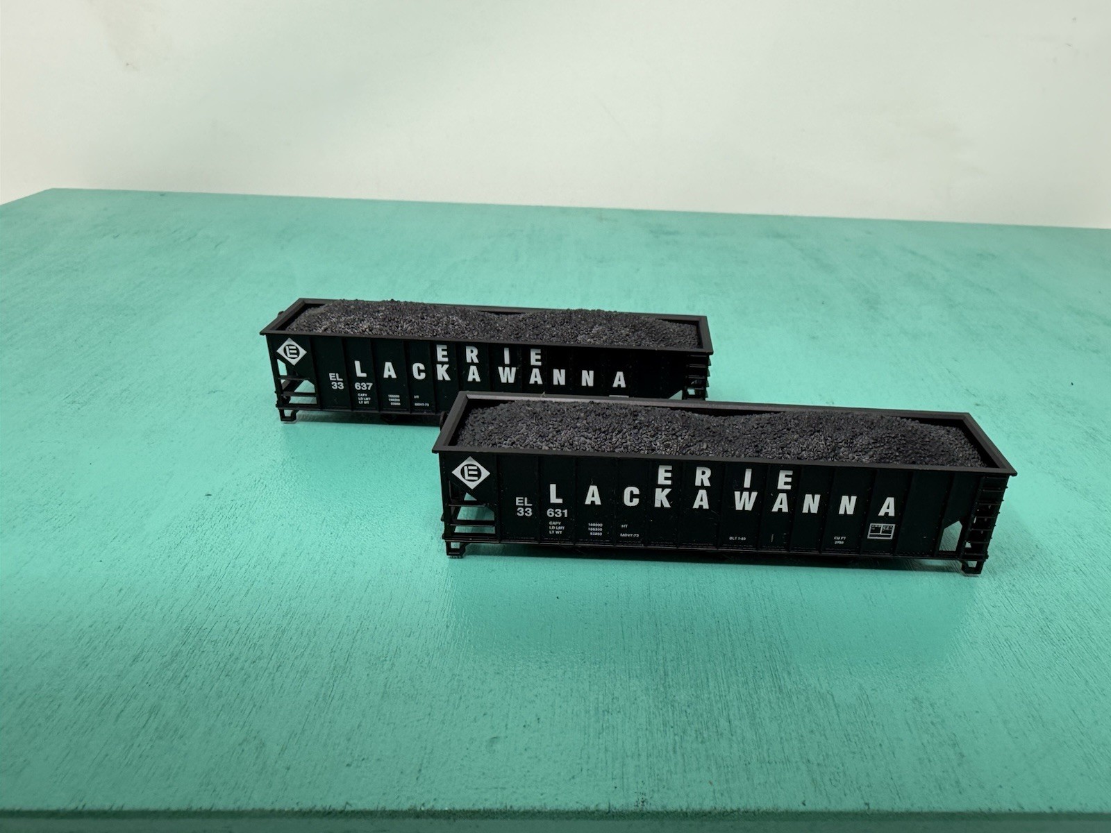 Atlas N – TM 90 Ton Hopper – No Trucks/Package – Erie Lackawanna Set Of 2