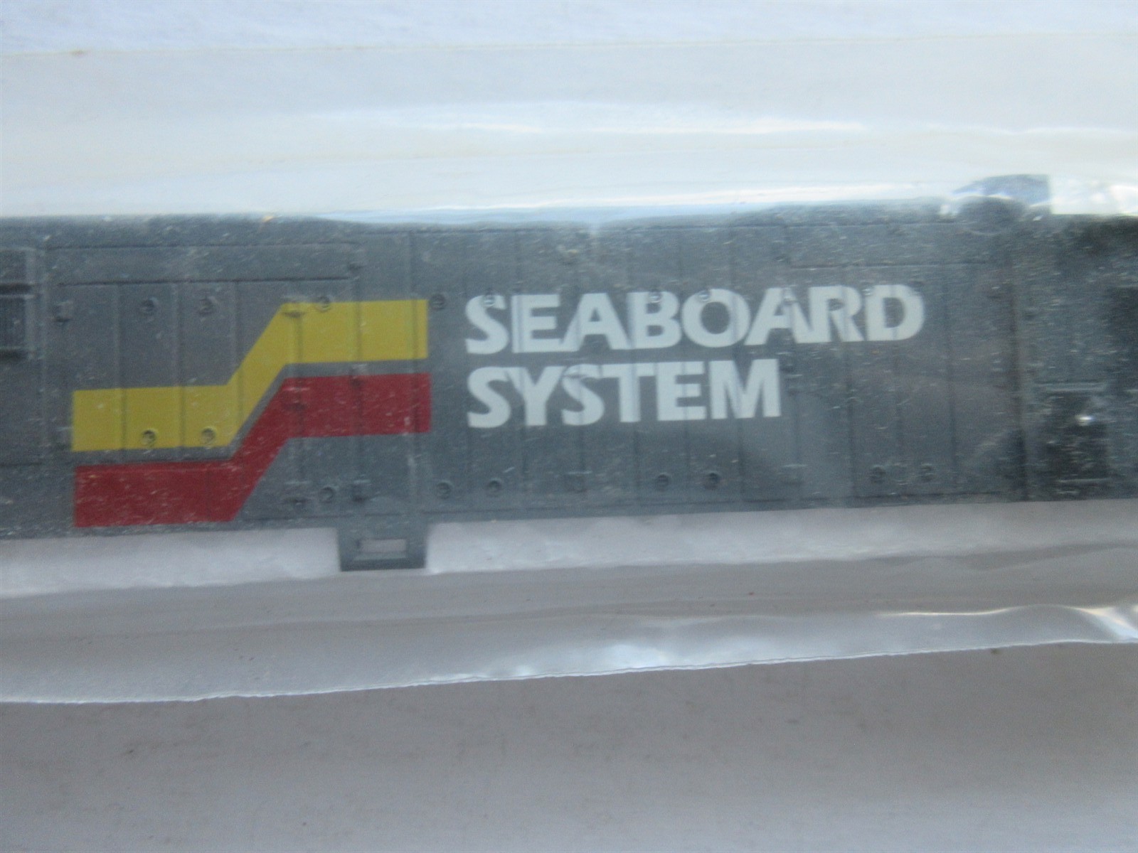 Seaboard System locomotive body shell new in package