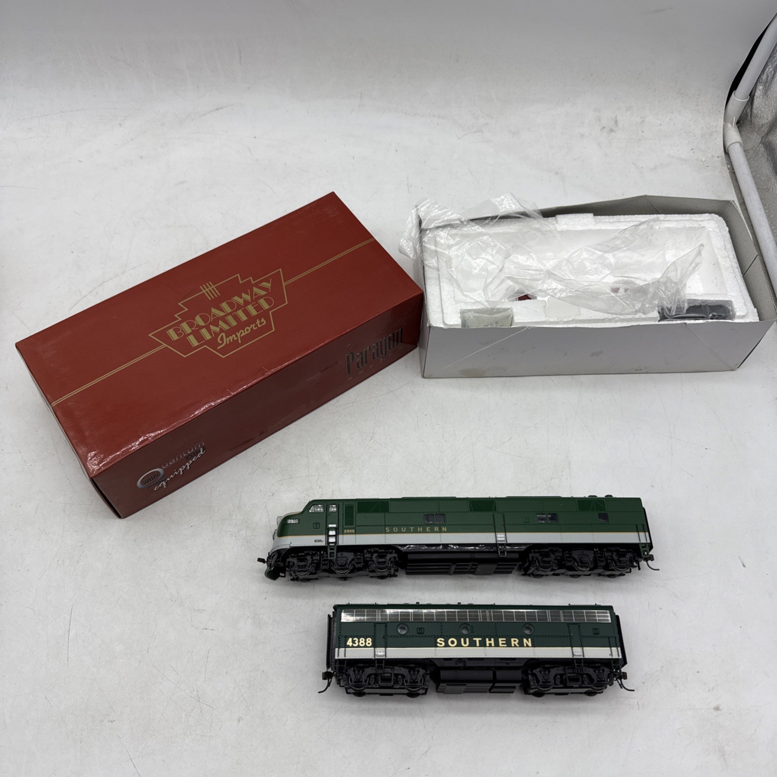 Broadway Limited HO Southern Railway Paragon DCC And Sound EMD E7A #2905 B Unit