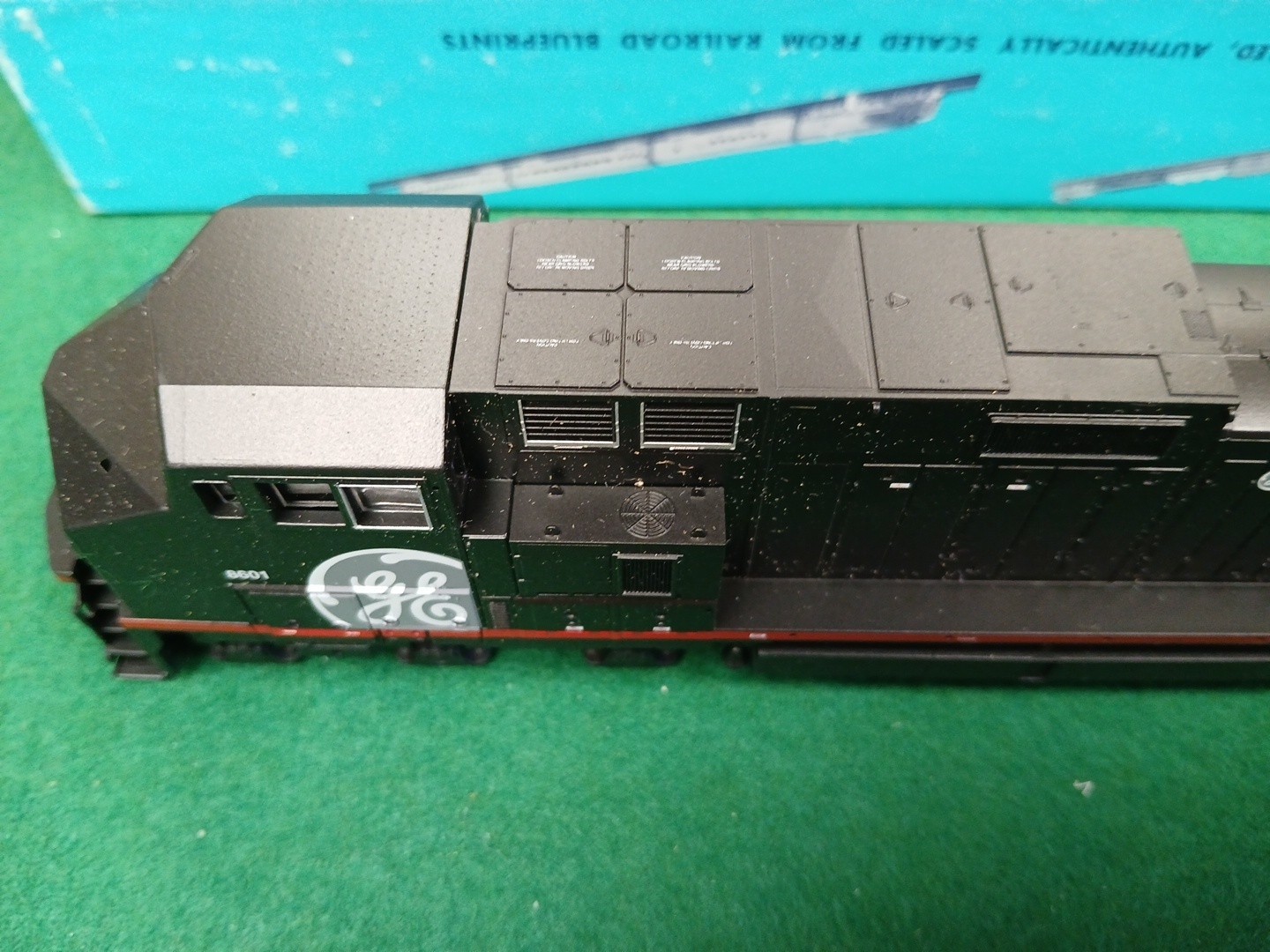 Athearn HO GE Dash 9 C44-9W GE Demo #8601 Diesel Locomotive DC Analog 4901 NEW