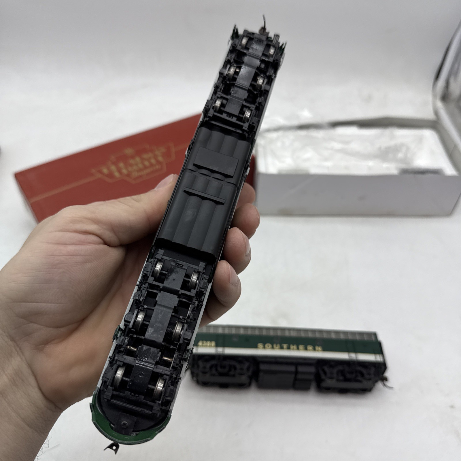 Broadway Limited HO Southern Railway Paragon DCC And Sound EMD E7A #2905 B Unit