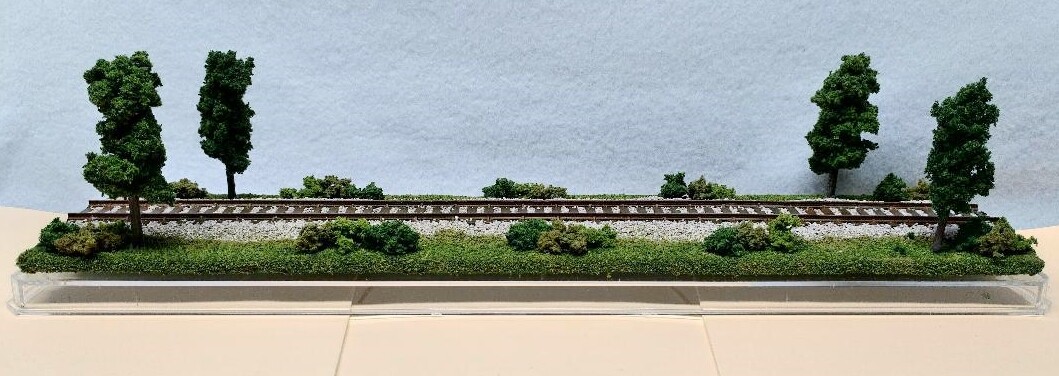 HO SCALE 16″ SINGLE TRACK HO TRAIN DISPLAY CASE -SUMMER SCENE FOR ANY HO