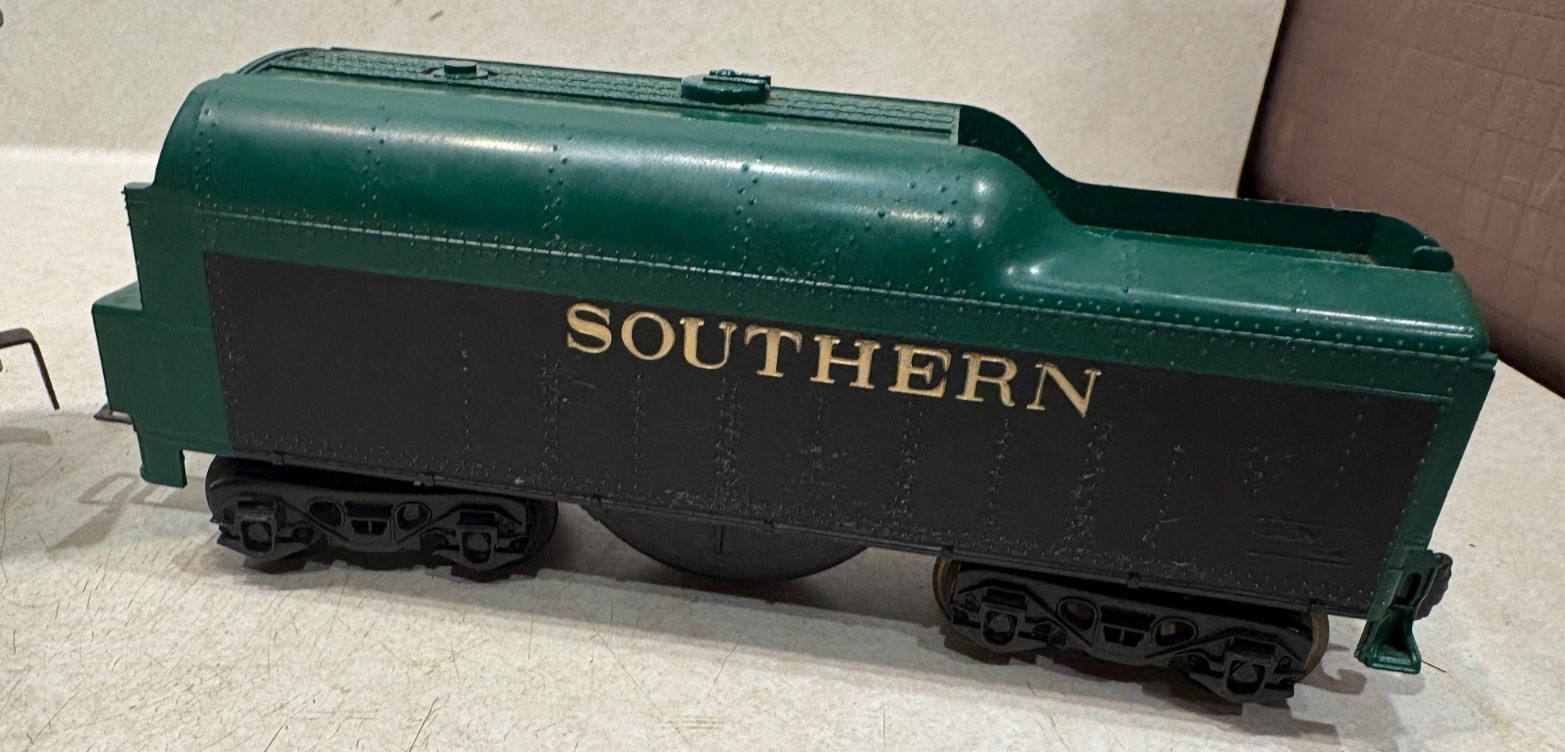Vintage Lionel #8302 Green Steam Engine w/”Southern” Coal Tender Car