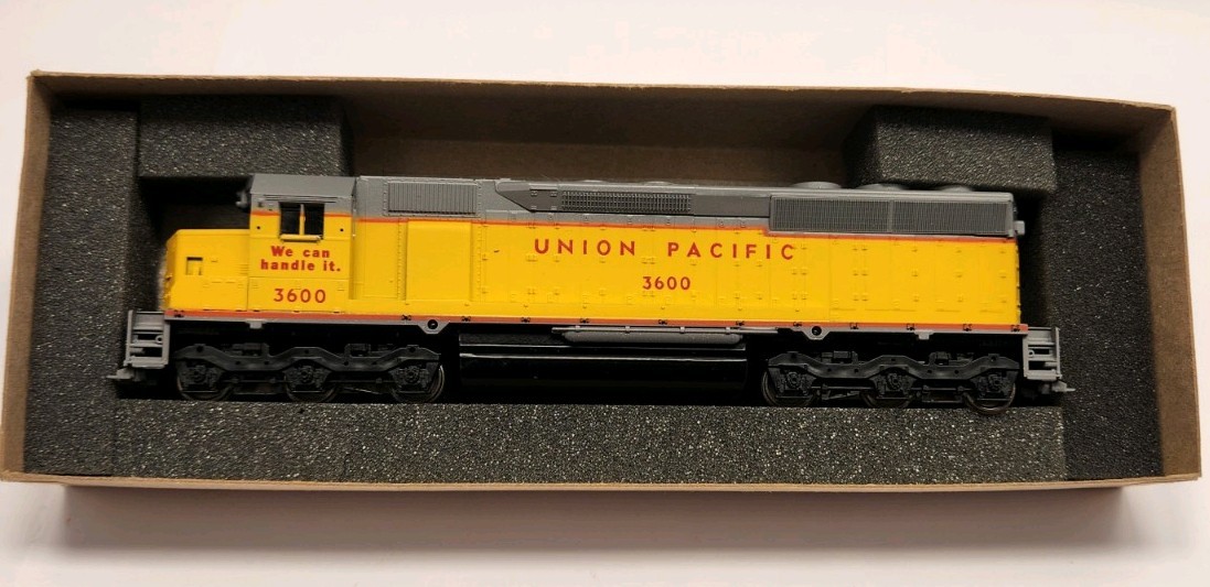 ATHEARN HO SD45 UNION PACIFIC 3600 POWERED DIESEL LOCOMOTIVE MINT B8