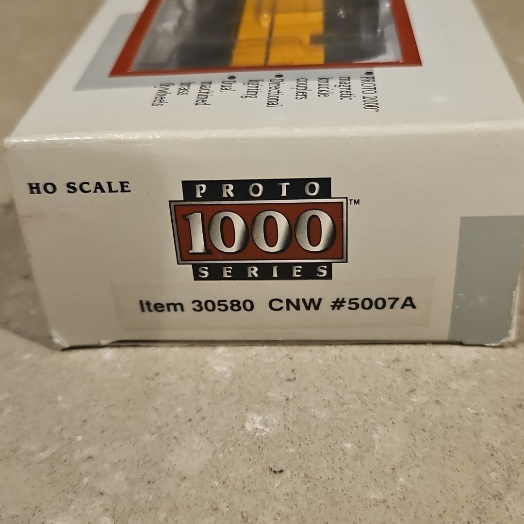 Life-Like PROTO 1000 Diesel Alco DL-109 Powered Chicago & North Western # 5007A