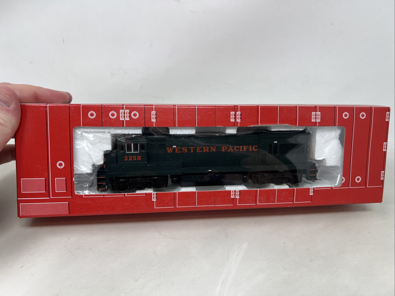 Atlas 8679 Western Pacific Road GE U23B Diesel Locomotive #2258 LN/Box