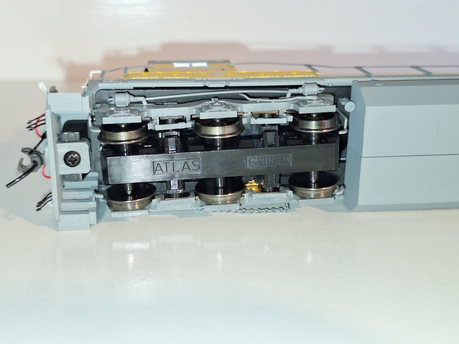 Atlas 9664 DCC & QSI Sound, Union Pacific Dash 8-40C. As New cond. HO scale.Box