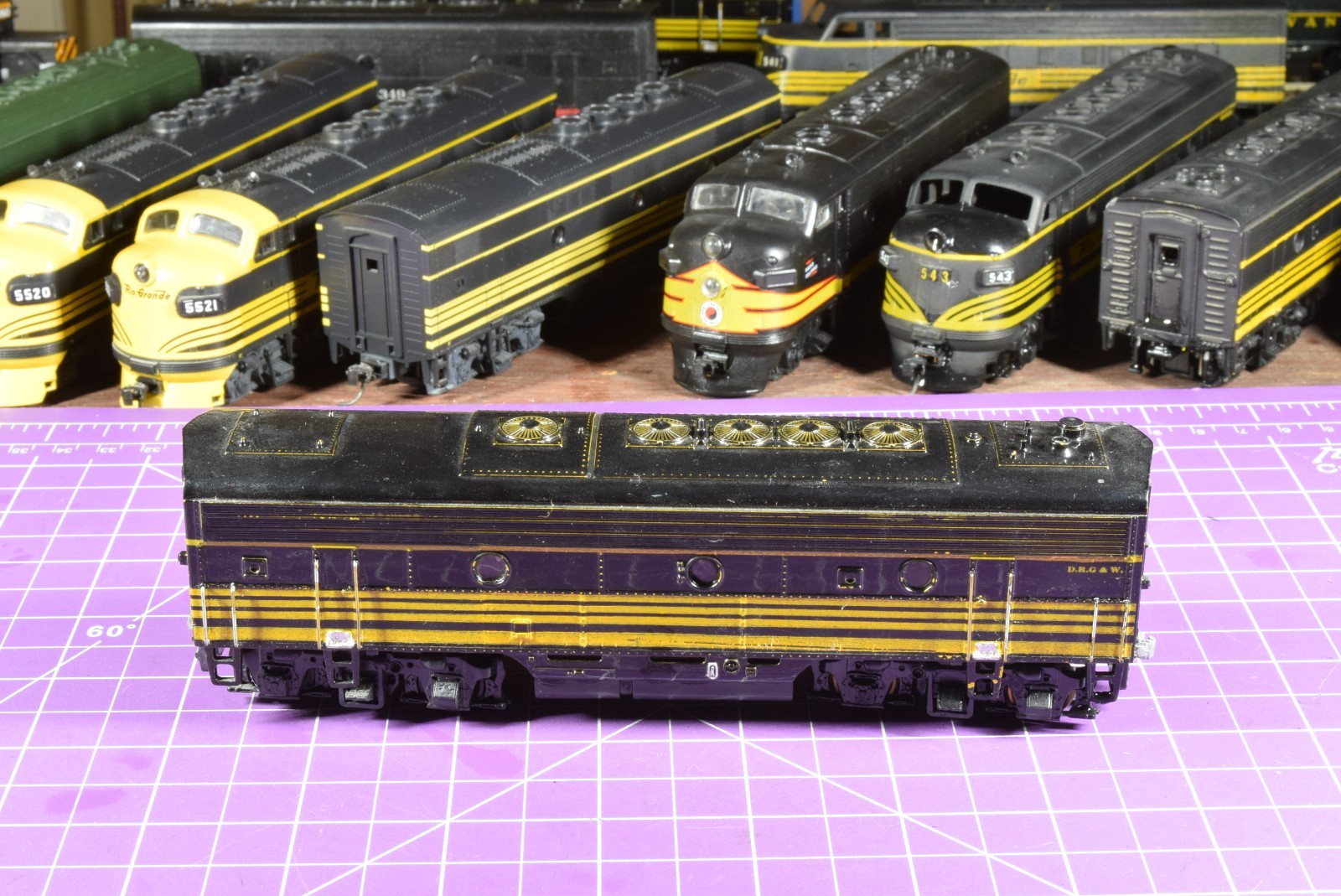 track ready non-powered DRG&W 9.2 oz Cab # ? die cast knuckle couplers