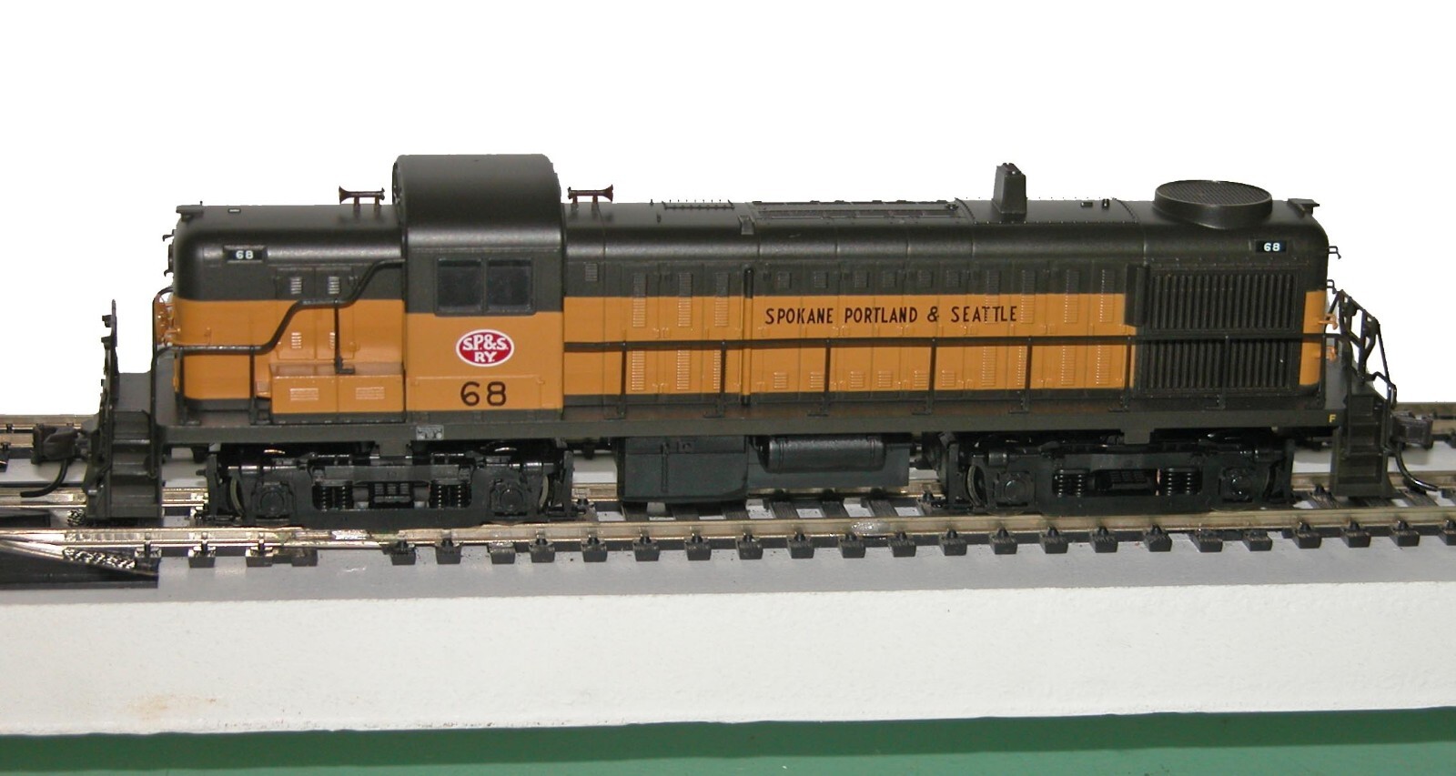 HO ATLAS 8476 ALCO RS-3 LOCOMOTIVE SPOKANE PORTLAND & SEATTLE SP&S # 68