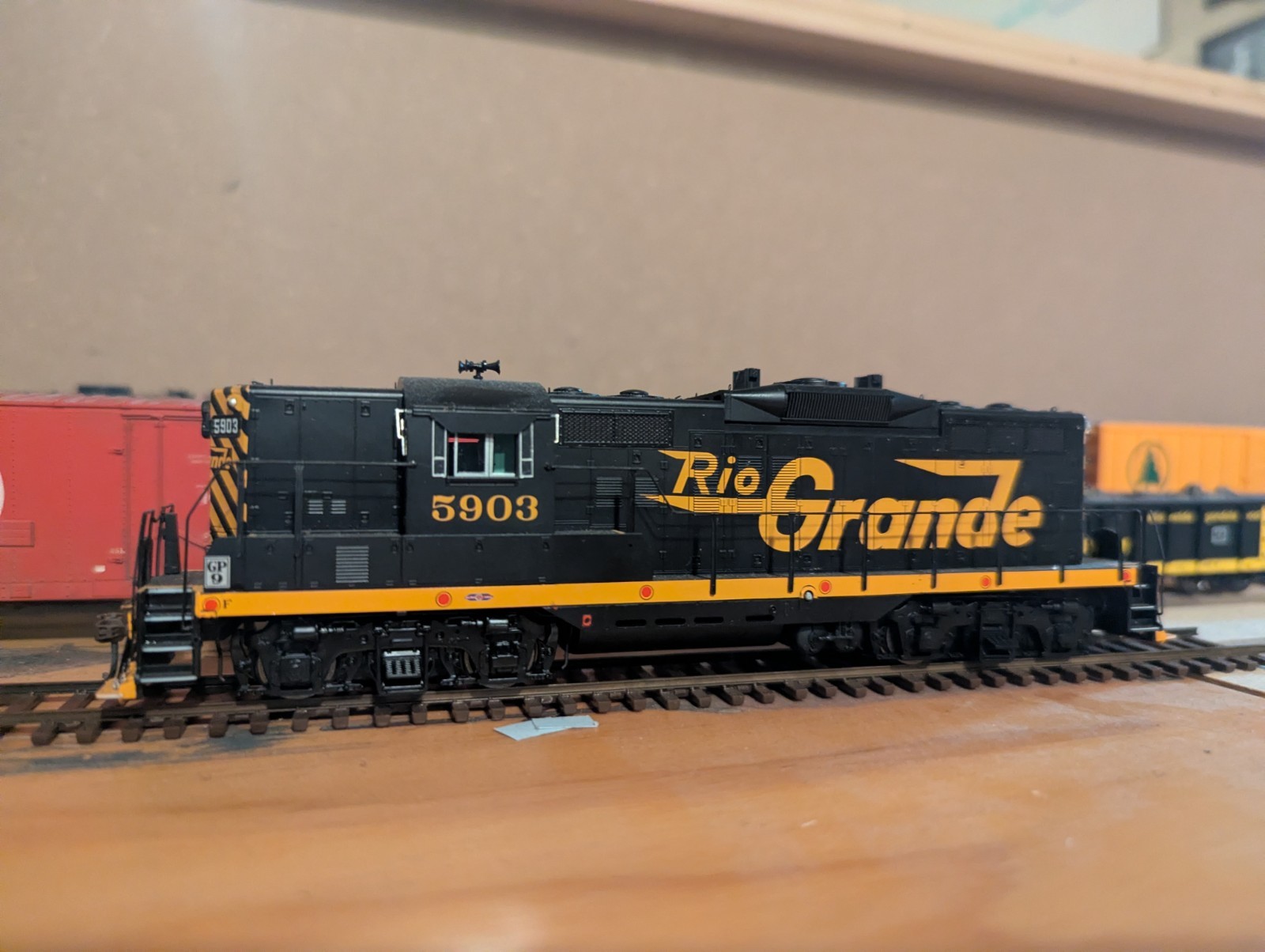 Athearn Genesis HO EMD GP9 DRGW Rio Grande ATHG2462