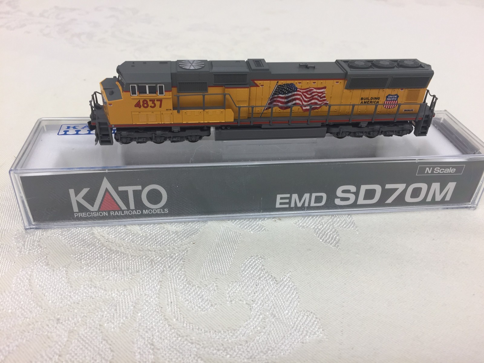 KATO Union Pacific – EMD SD70M Rd #4837 – *MINT* – OOP