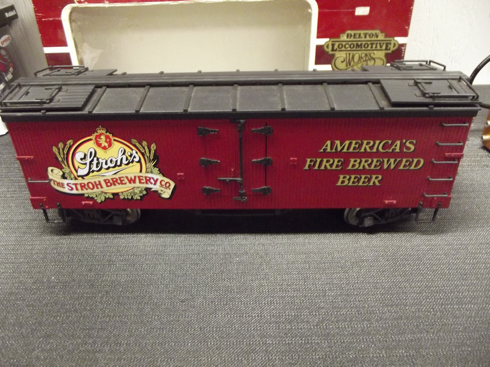 Delton Locomotive Works 4258 Strohs Brewery Beer Reefer Boxcar G Scale
