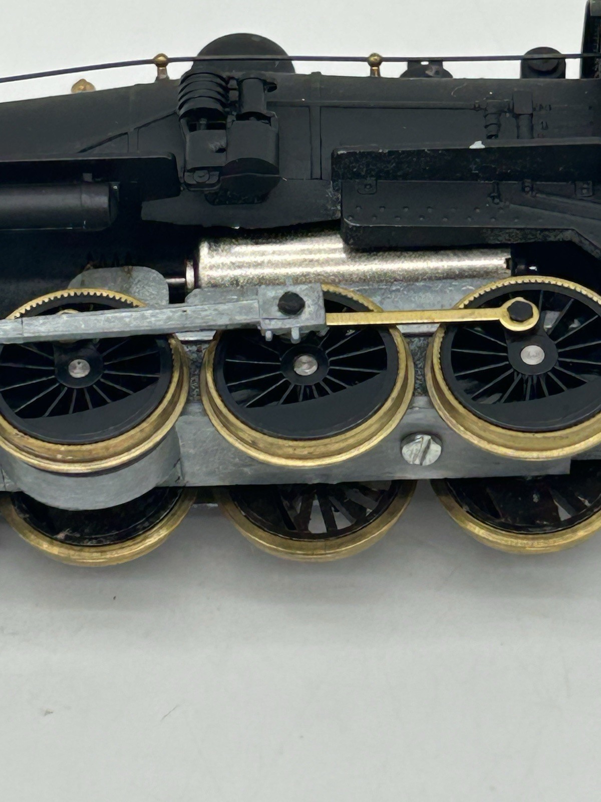 Unbranded Boston/Maine 2-8-0 Steam Locomotive W/tender, tested working HO gauge