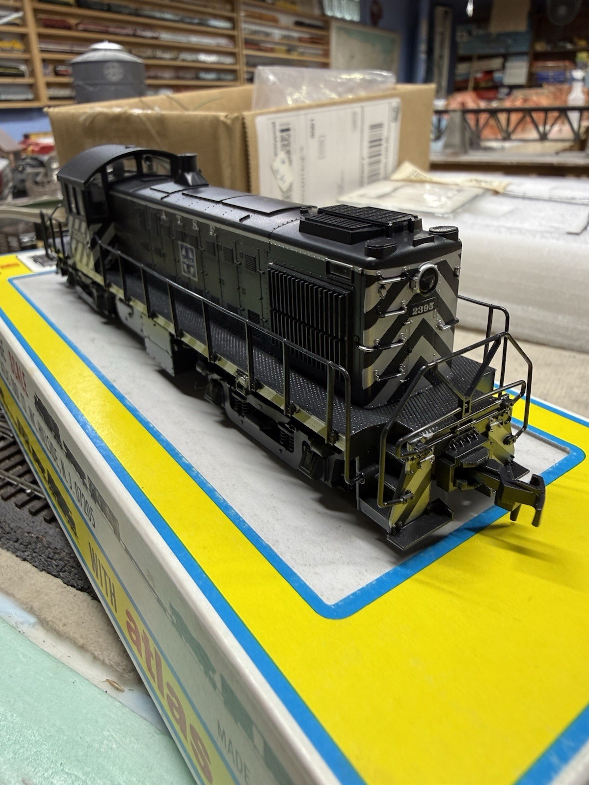 Santa Fe Atlas / Kato ALCO RS1 Road Switcher