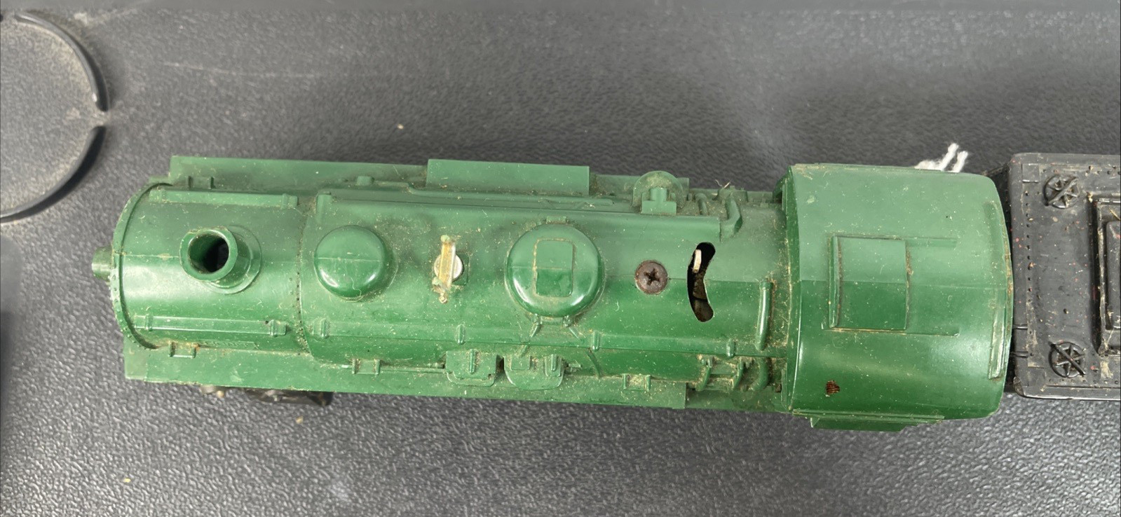 Vtg Lionel 8302 Green Steam Engine Locomotive w/ Nickel Tender Car & Sunoco Tank