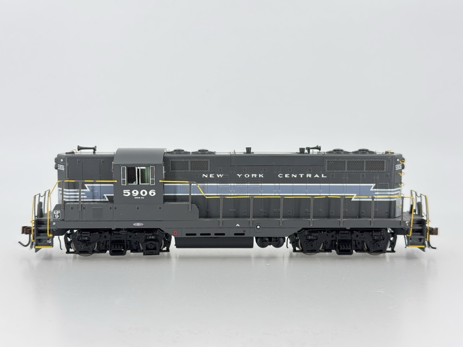 HO Athearn Genesis G62427 New York Central GP9 Diesel Locomotive NYC #5906