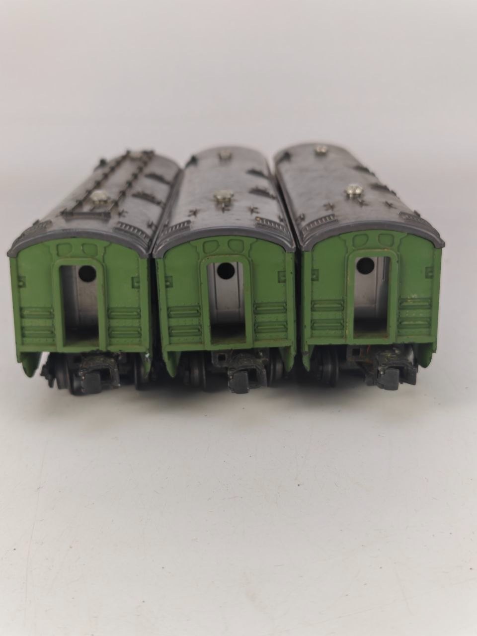 Vintage Lionel 2400 2401 2402 O-27 Green Streamliner Passenger Cars Lot 3