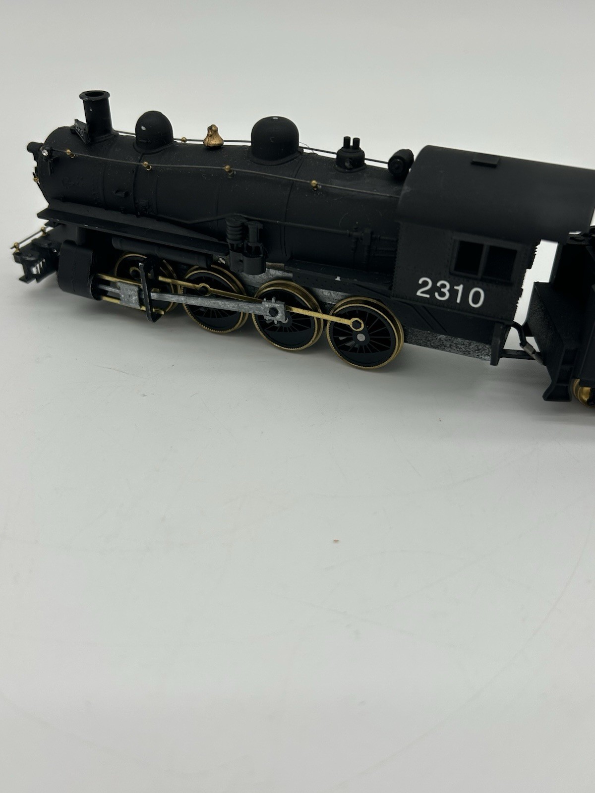 Unbranded Boston/Maine 2-8-0 Steam Locomotive W/tender, tested working HO gauge