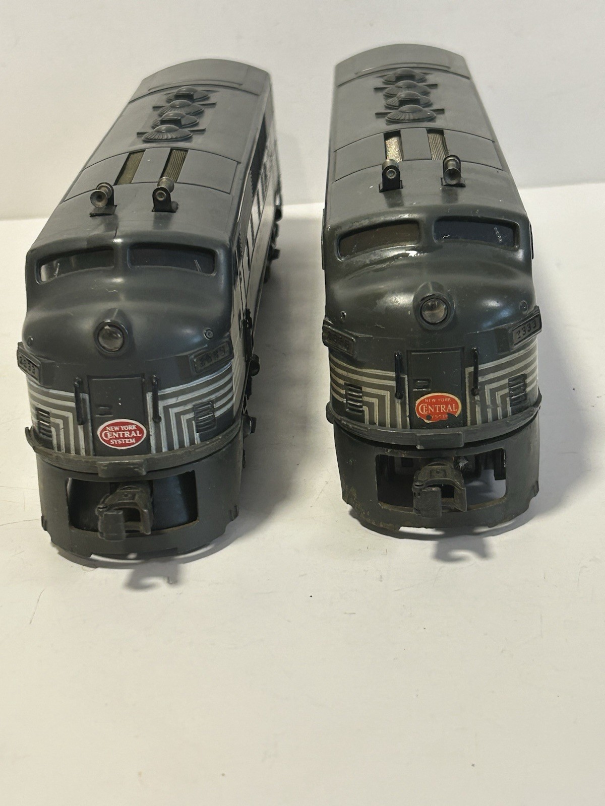 VERY RARE LIONEL #2333 LOCOMOTIVE & DUMY “NEW YORK CENTRAL” TESTED – RUNS GREATE