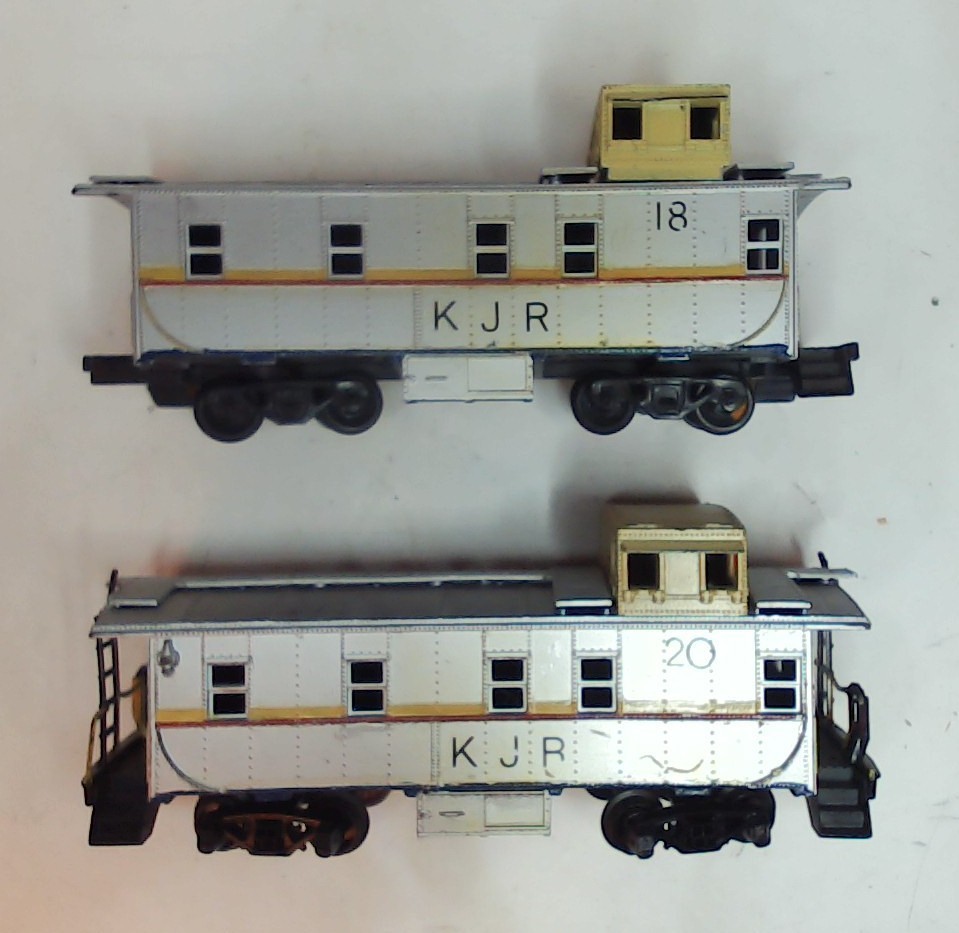 Hand-painted AHM HO RS-2 Diesel Locomotive, 2 Cabooses – Roco, Unbranded (DL076)