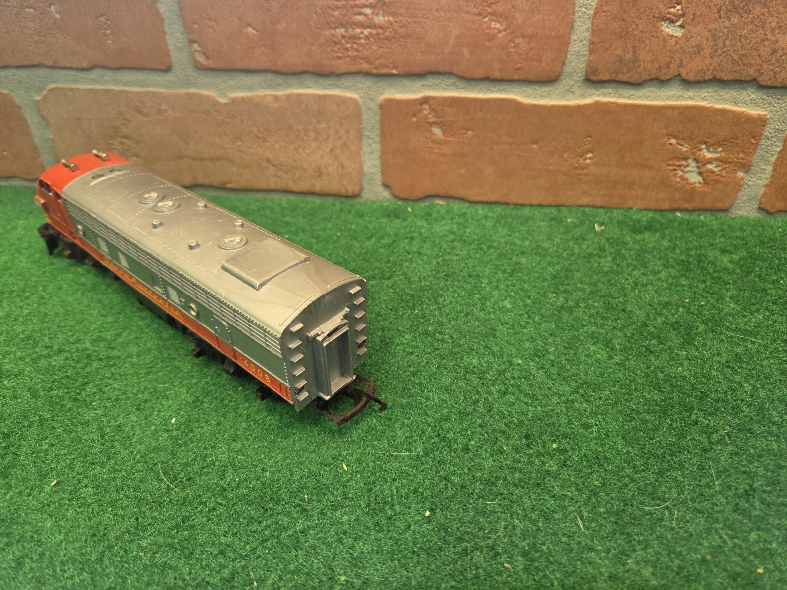 Triang Hornby HO/OO R.55 TransAustralia Diesel Locomotive Runs